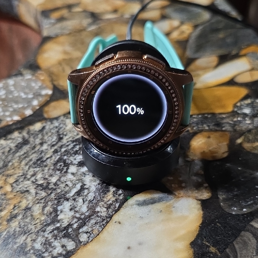 Samsung Rosegold Smartwatch with 5 Bands And Charger